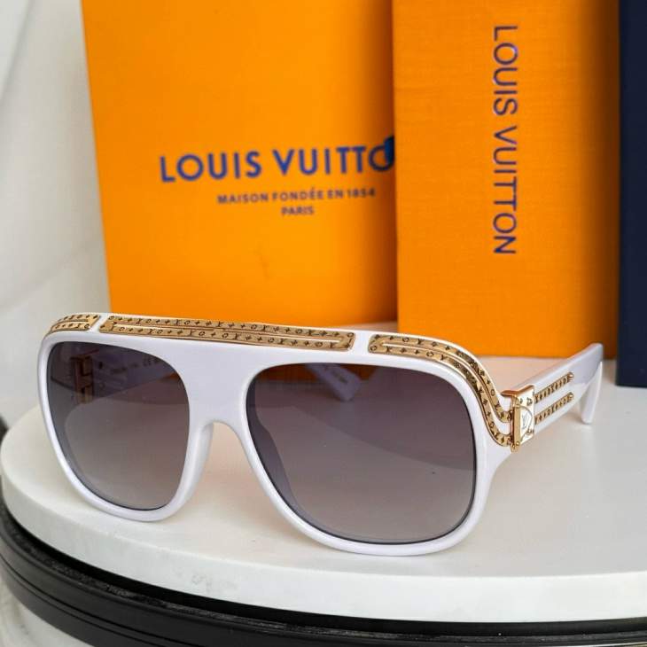 Picture of Louis Vuitton Sunglasses _SKUfw76721216fw